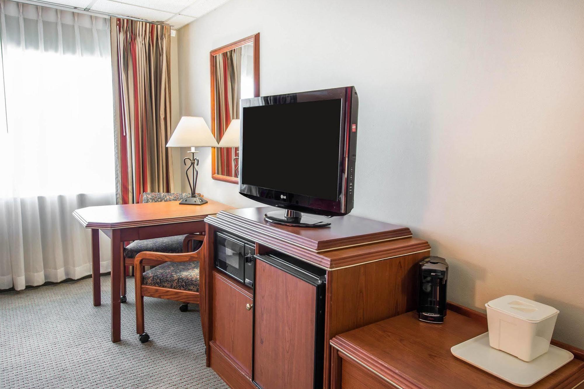 Ramada By Wyndham Downtown Spokane Exterior photo